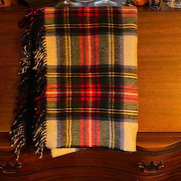 Bloomingdale’s plaid 100% lambswool made in great Britain wool stadium blanket - Picture 4 of 4